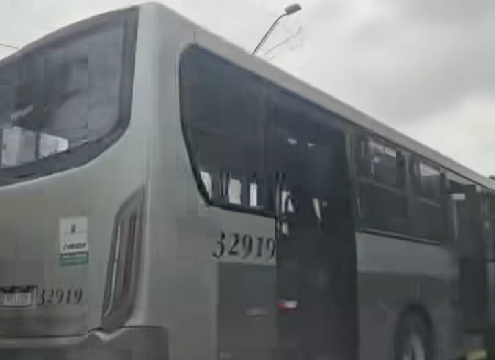 Ônibus da Rápido Luxo quebra e causa trânsito no Centro de Itupeva